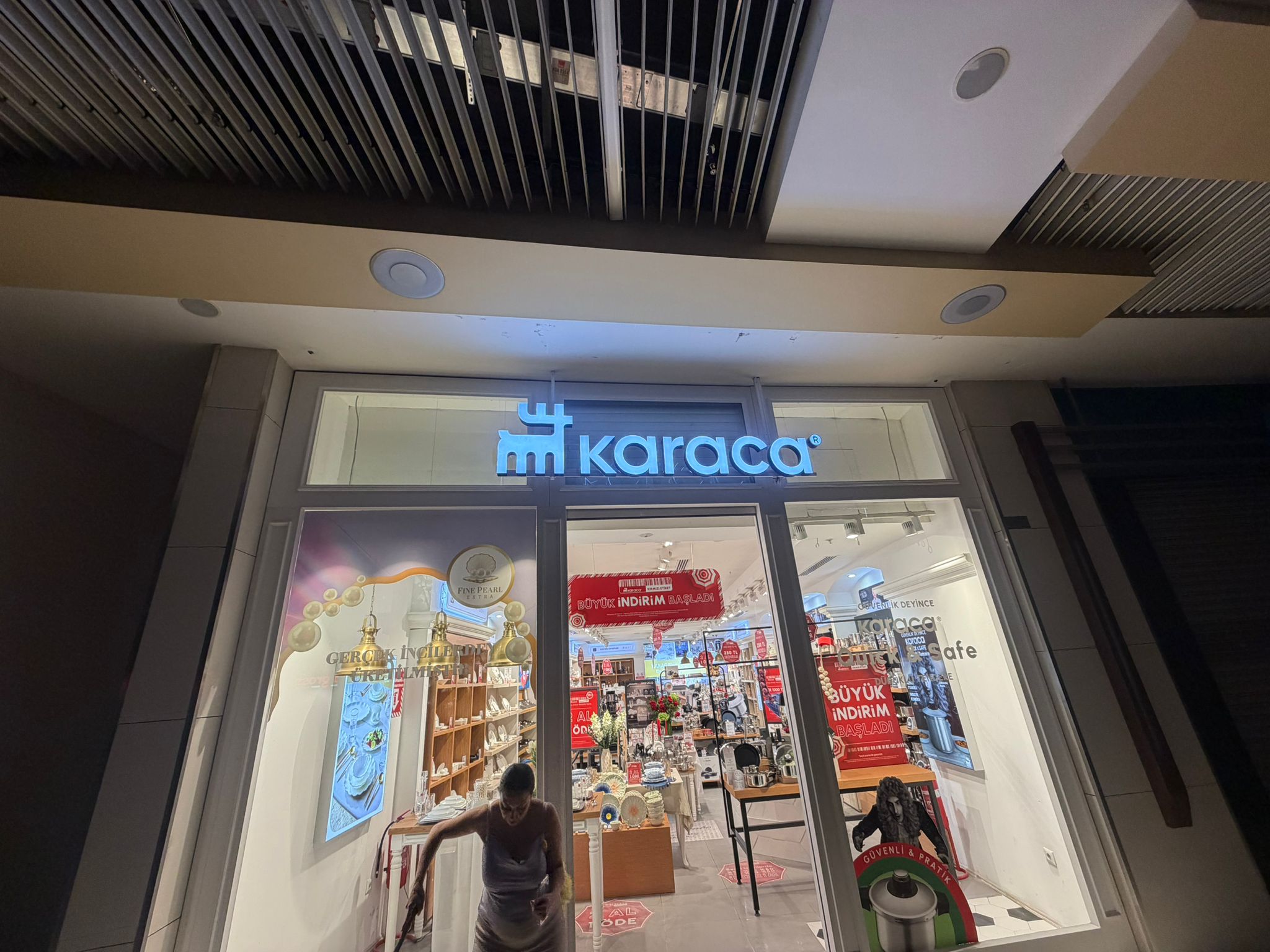 Karaca mağaza dış görünüm